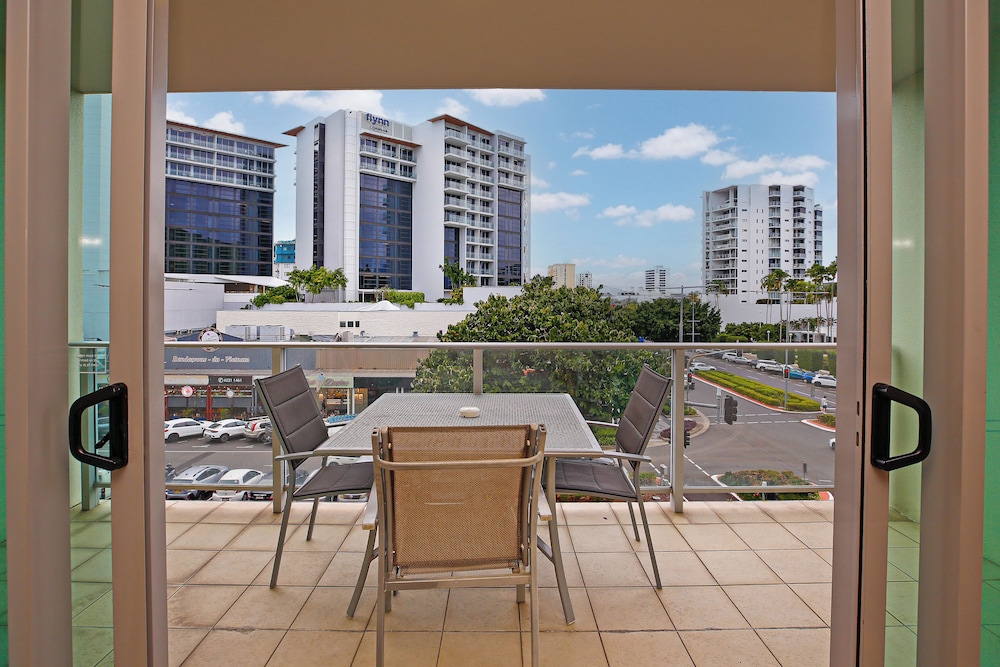 Apartment in the City with Pool and BBQ