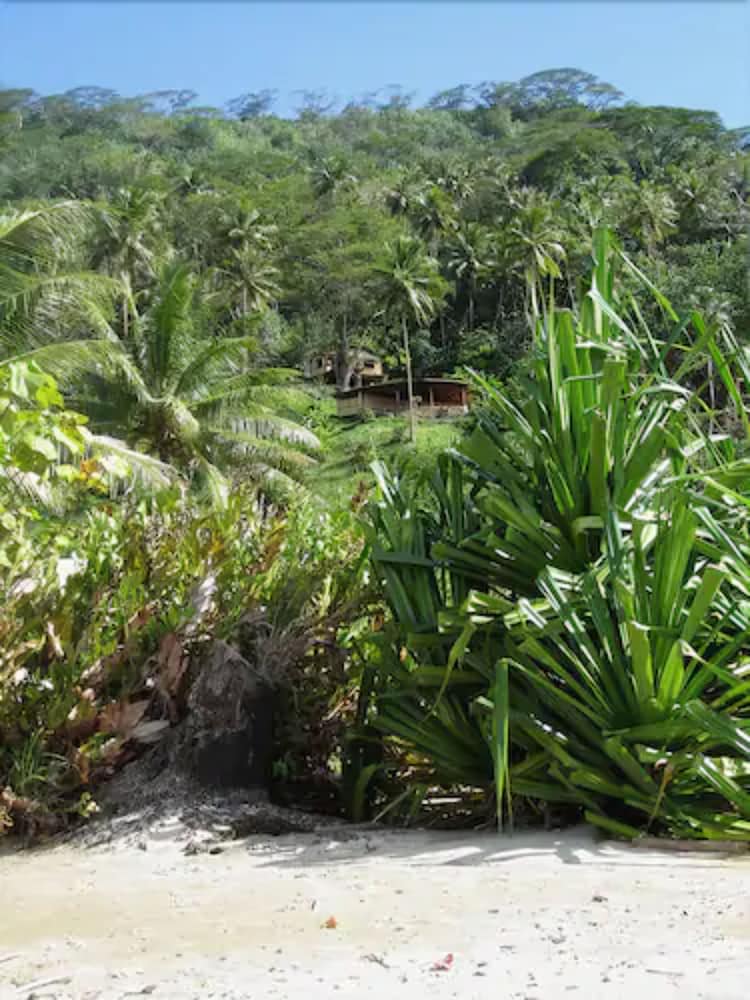 Fare Oviri Lodge