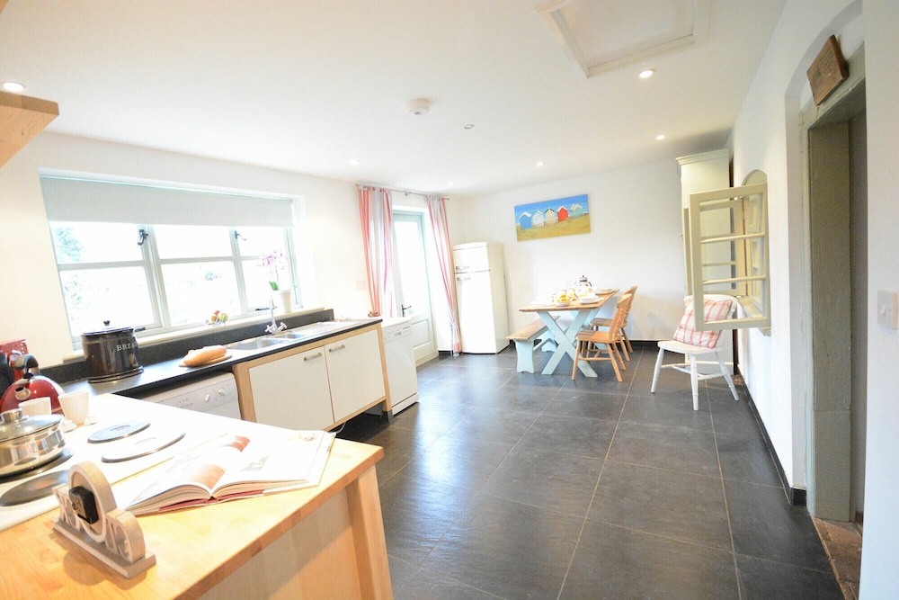 1 Grange Cottages, Westleton