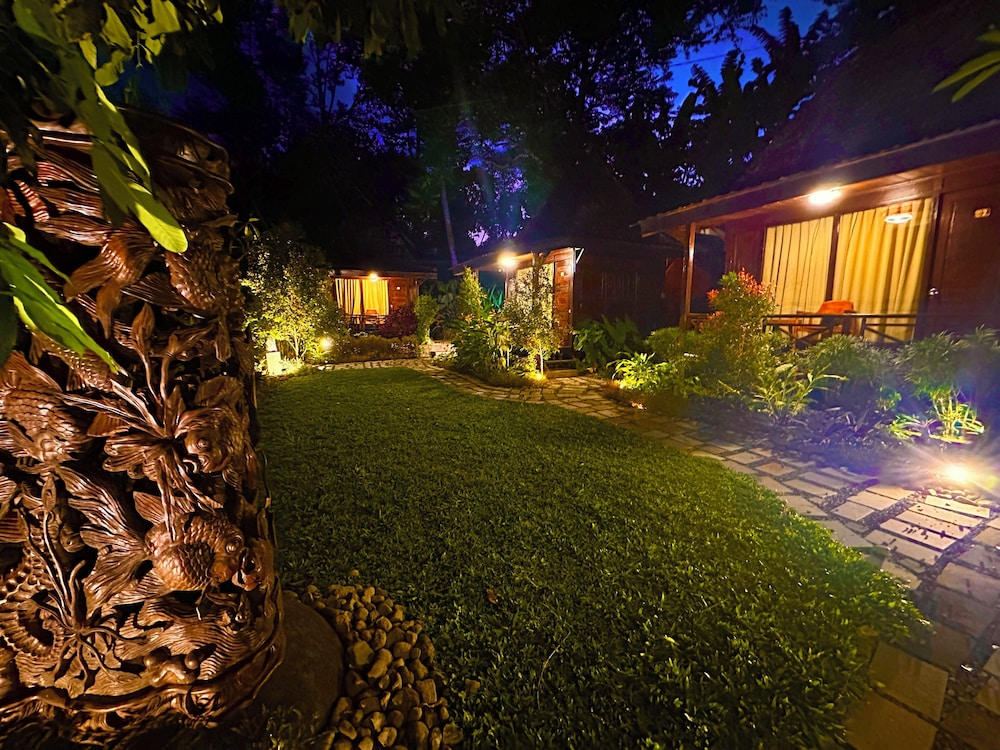Puunee Wild River Resto & Villa's