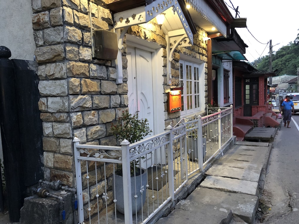 Kandy Api Cottage