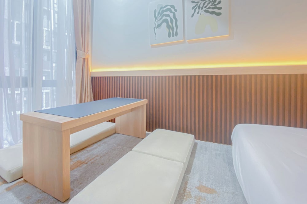 Minimalist And Homey Studio Apartment At The Alton