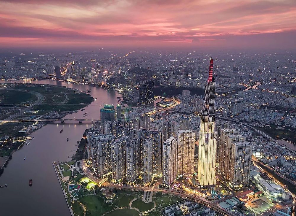 Apartment Landmark 81 by Urban Home