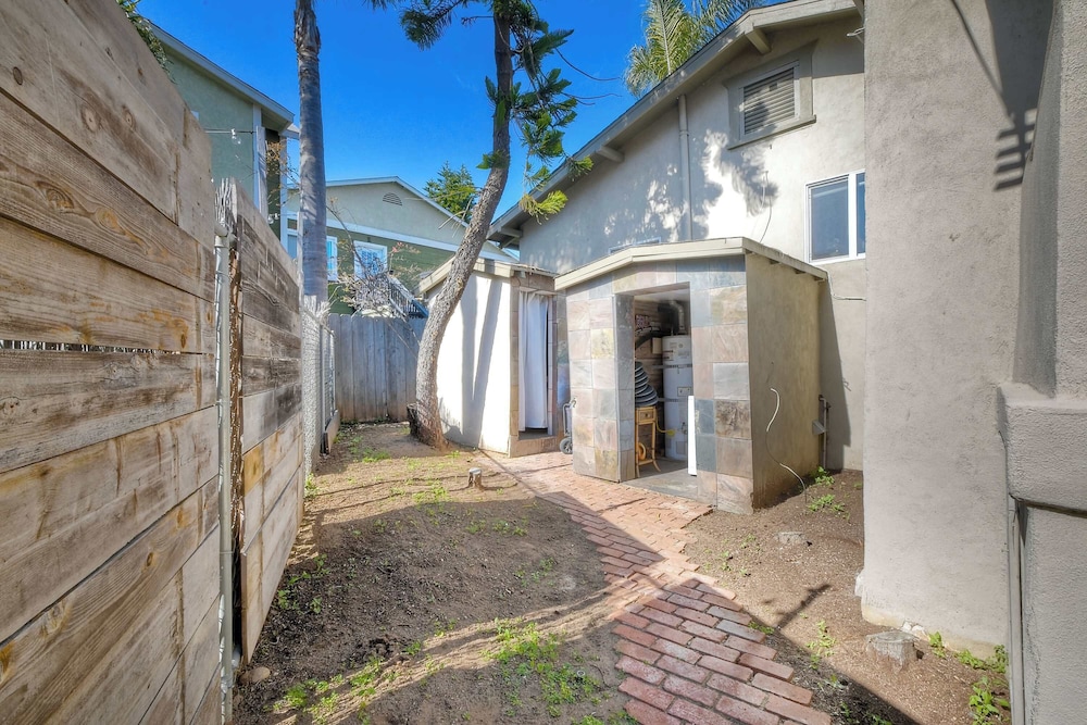 Vintage Beach Bungalow - For 6!