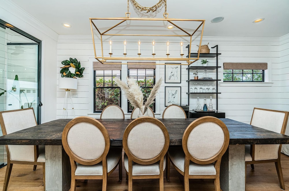 Spacious 5 BR Near Heart of South Park