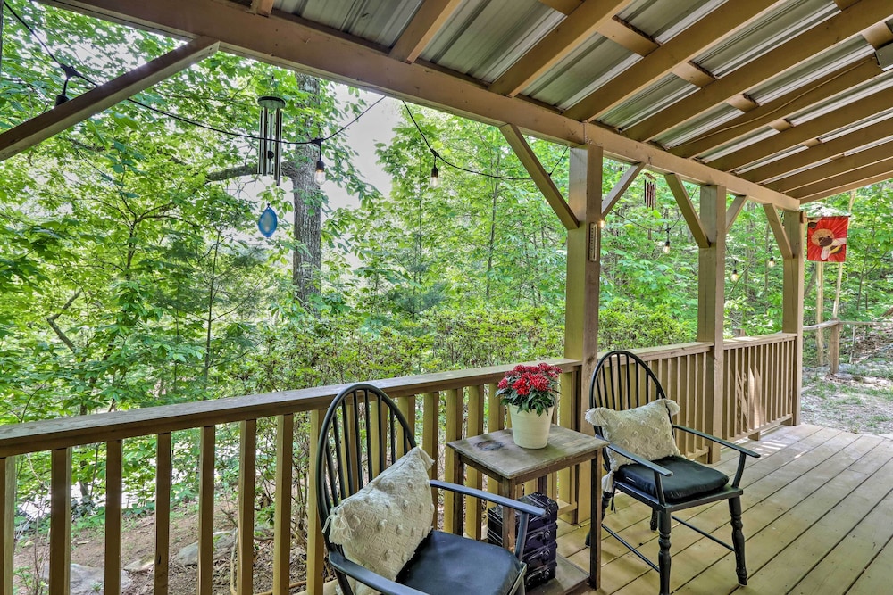 'bumblebee Cottage' Murphy Retreat w/ Hot Tub view 2
