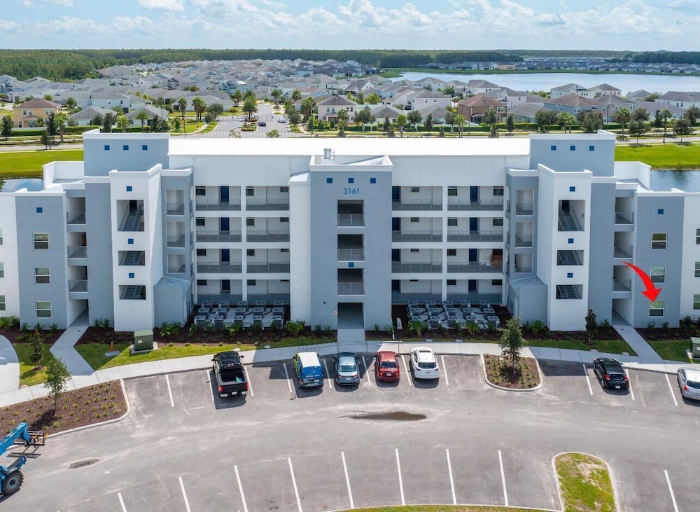 Amazing Townhome With Lake View at Storey Lake Resort