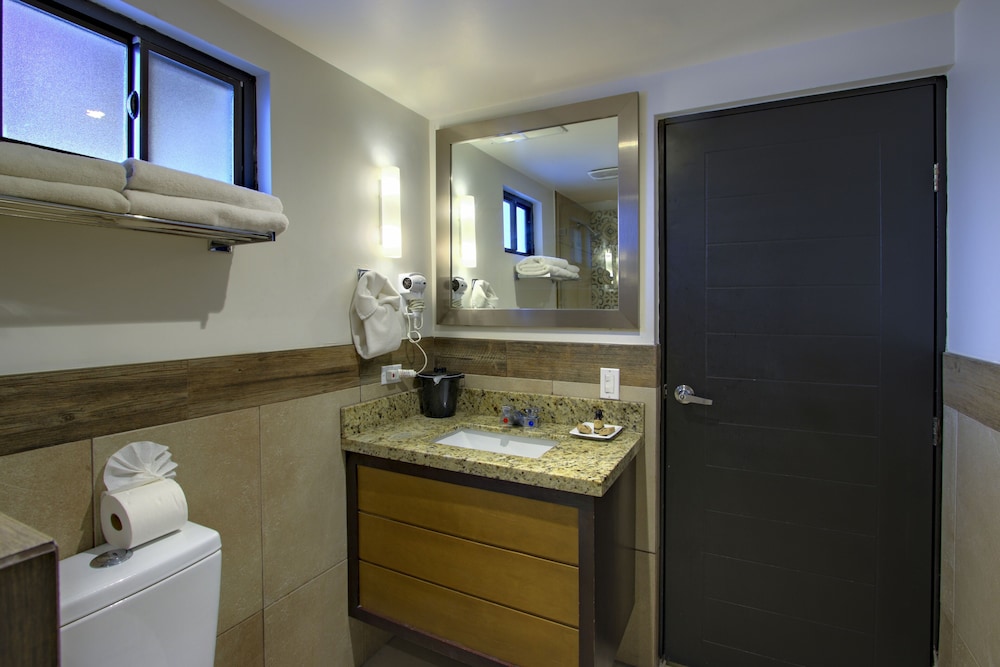 Ensenada Vacations - Hotel La Pinta - Property Image 10