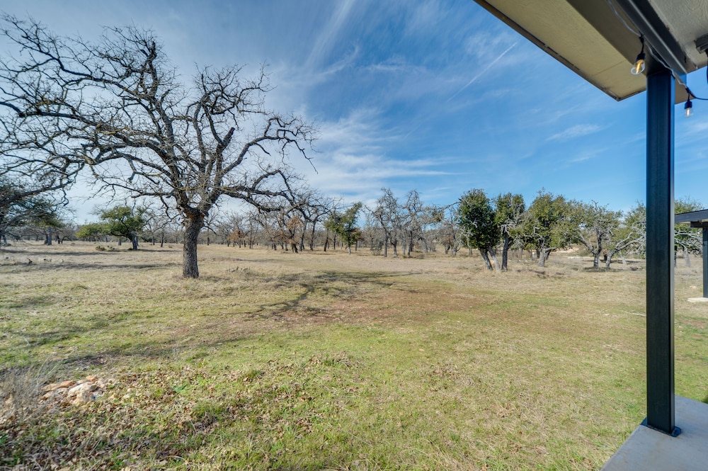 Art Ranch Fredericksburg Getaway 13 Mi to Downtown view 4