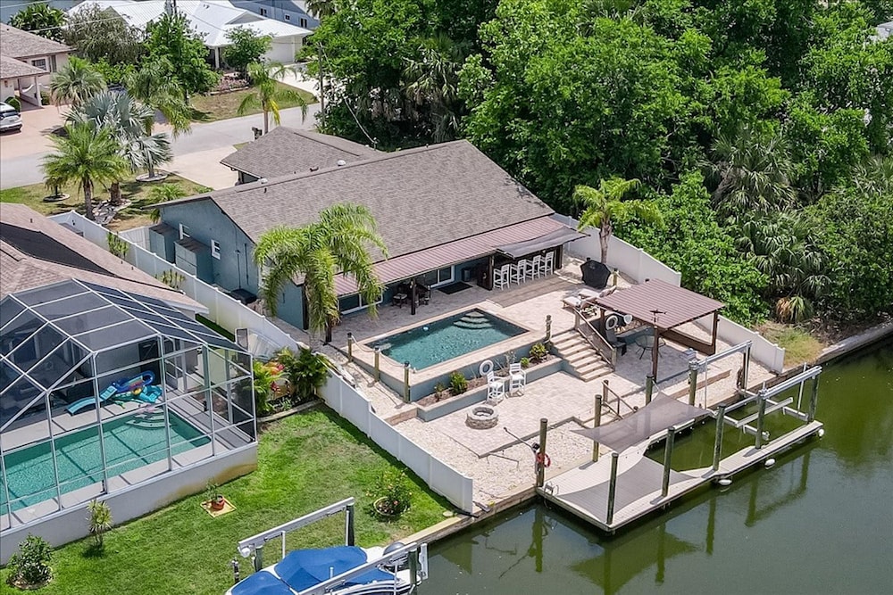Waterfront Retreat With Pool Tiki Bar Boat Dock