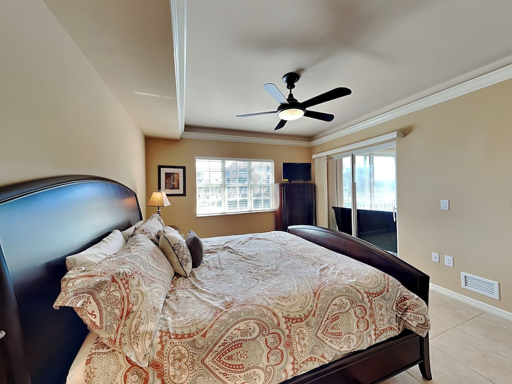 Bella Lago 423 by Distinctive Beach Rentals