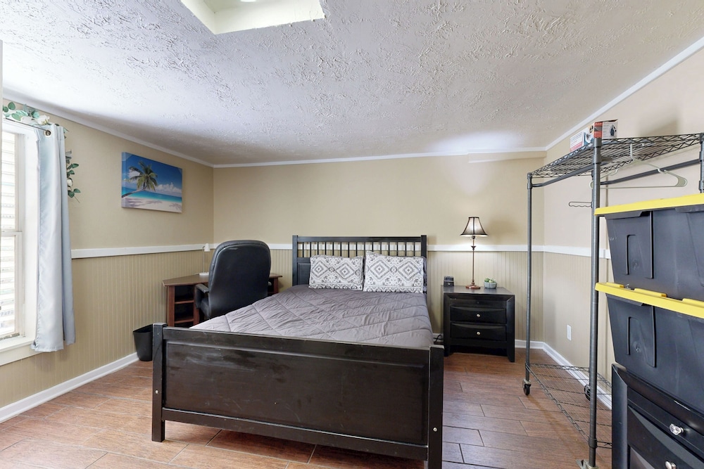 2-story Galveston Getaway w/ Balcony & Patio