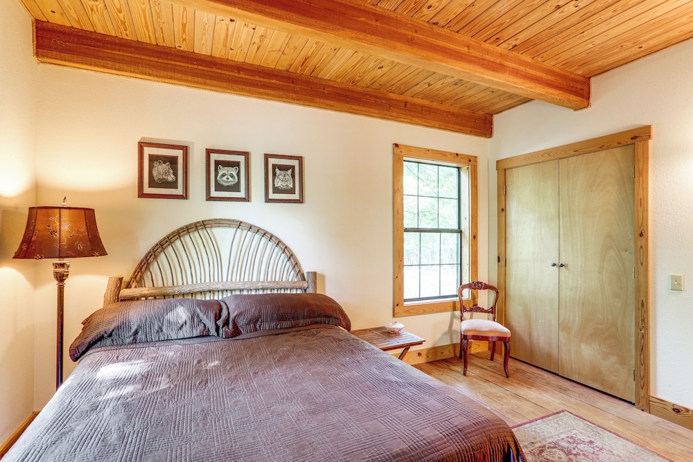 Trails & Creek On-site: Ozarks Retreat on 23 Acres