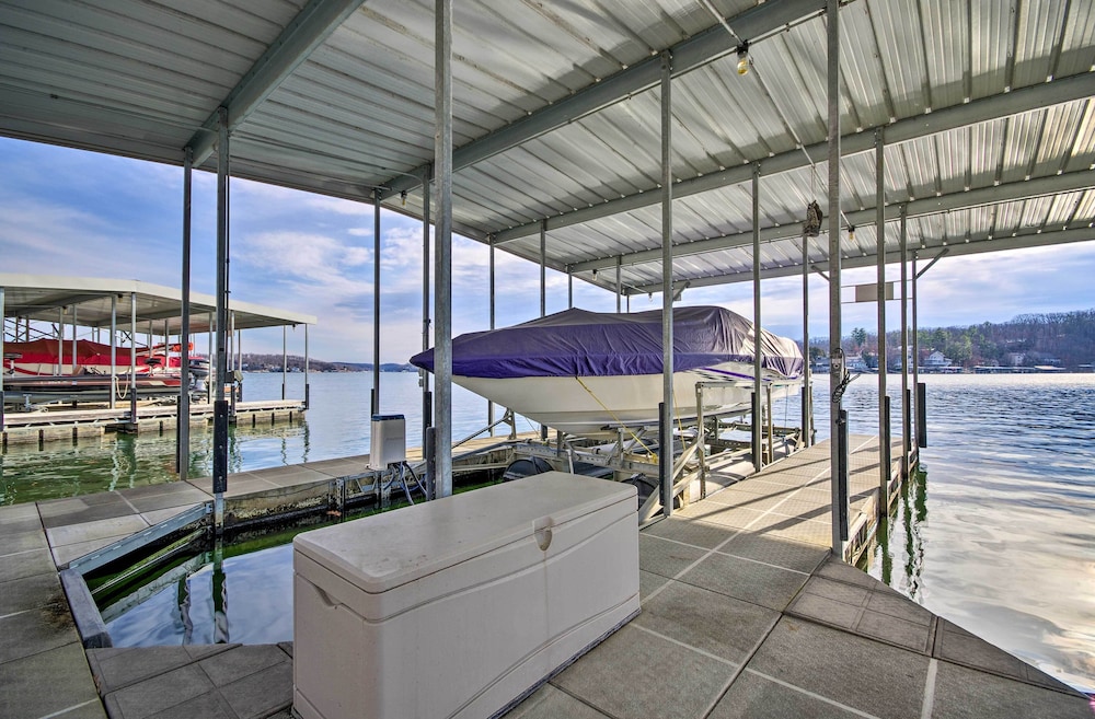 Lake of the Ozarks Vacation Rental: Boat Dock/slip