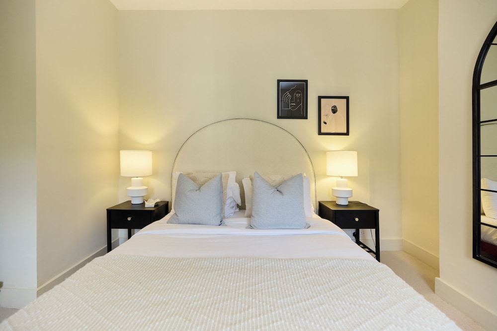 The Earlsfield Flat
