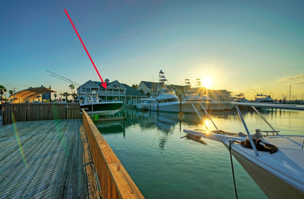 Blue Marlin at Trout Street Balcony w Marina Views Walk to Port A Nightlife