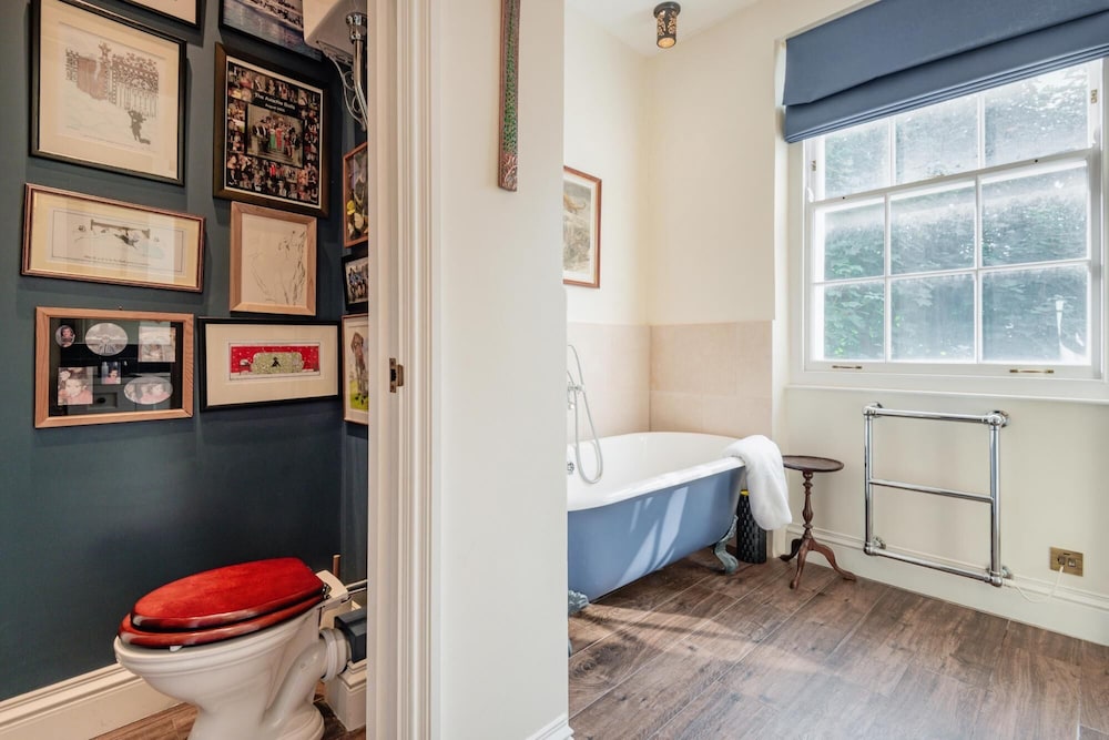 Charming Pimlico Home Close to the River Thames by Underthedoormat