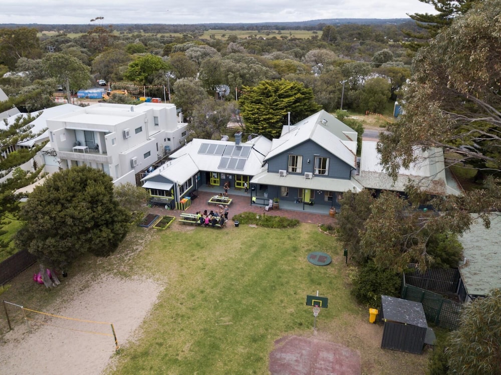 Dunsborough Beachouse YHA Hostel