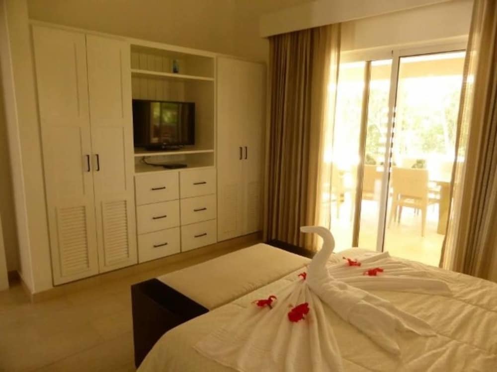 Exquisite Taste Awaits you With This Custom Styled Villa view 2