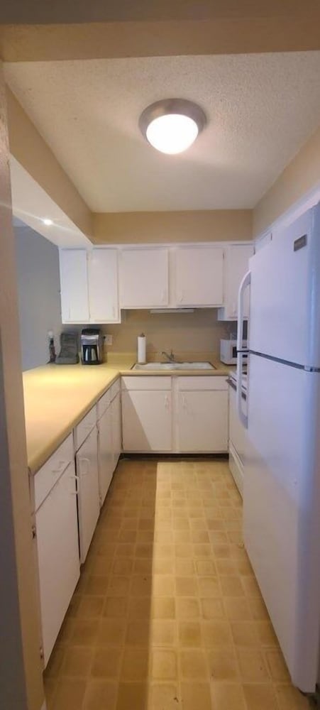 Vantage Pointe 138 - Condo Across The Street In Daytona Beach 1 Bedroom Condo