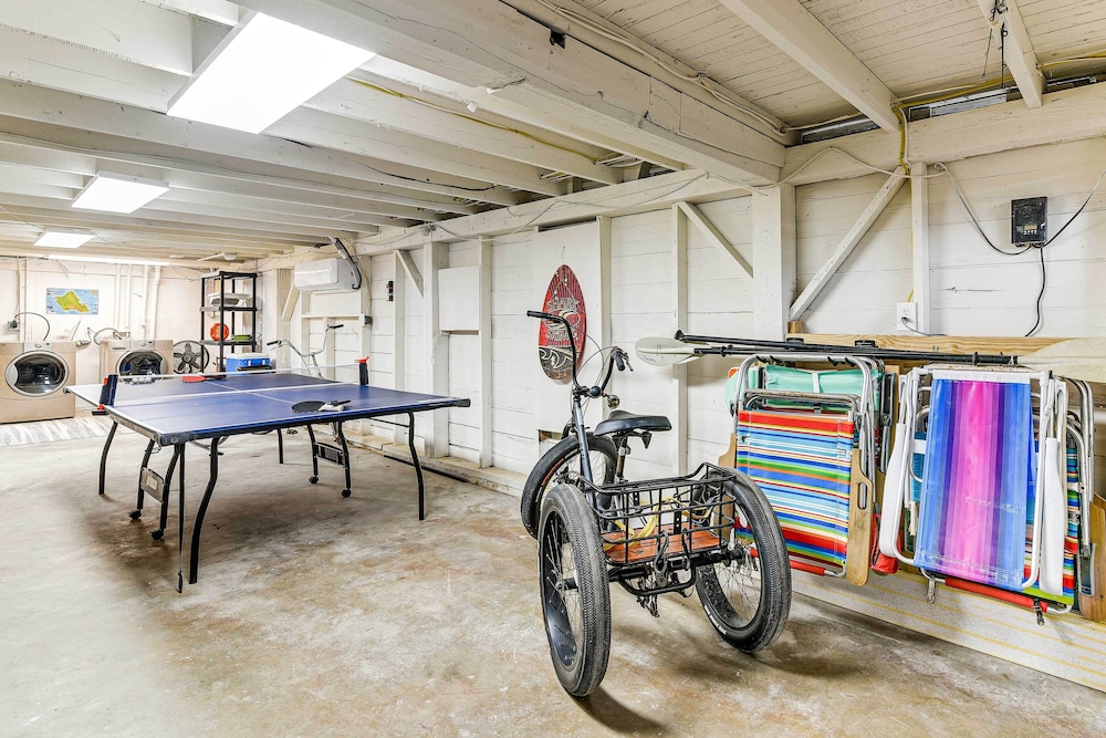 Walk to Beach: Galveston Home w/ Fenced Yard!