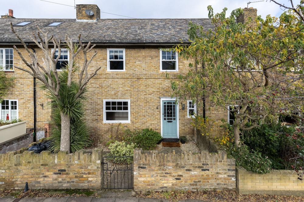 Spacious 3 Bed Flat Putney