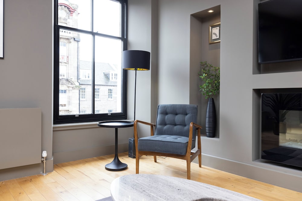 Stylish 2-bed flat in New Town