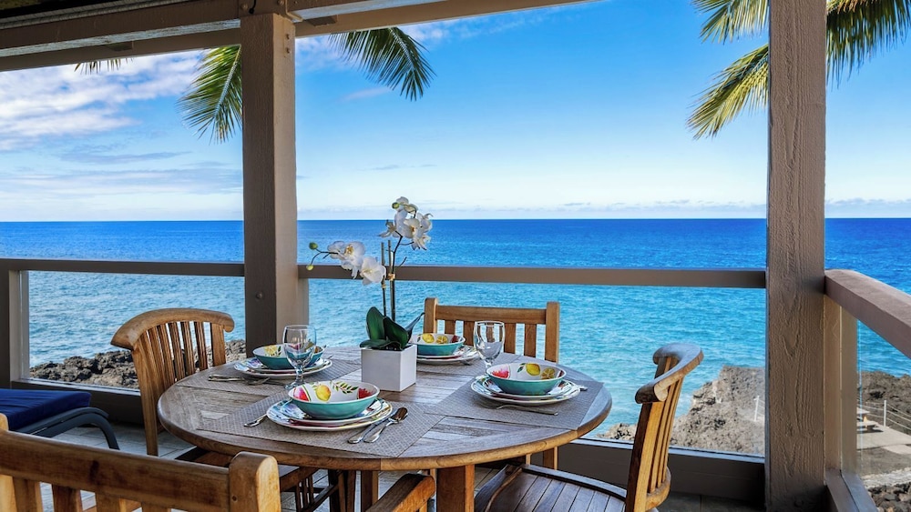 Oceanfront Penthouse With Sunset Views, A/C and Wraparound Lanai! - Vrkcv