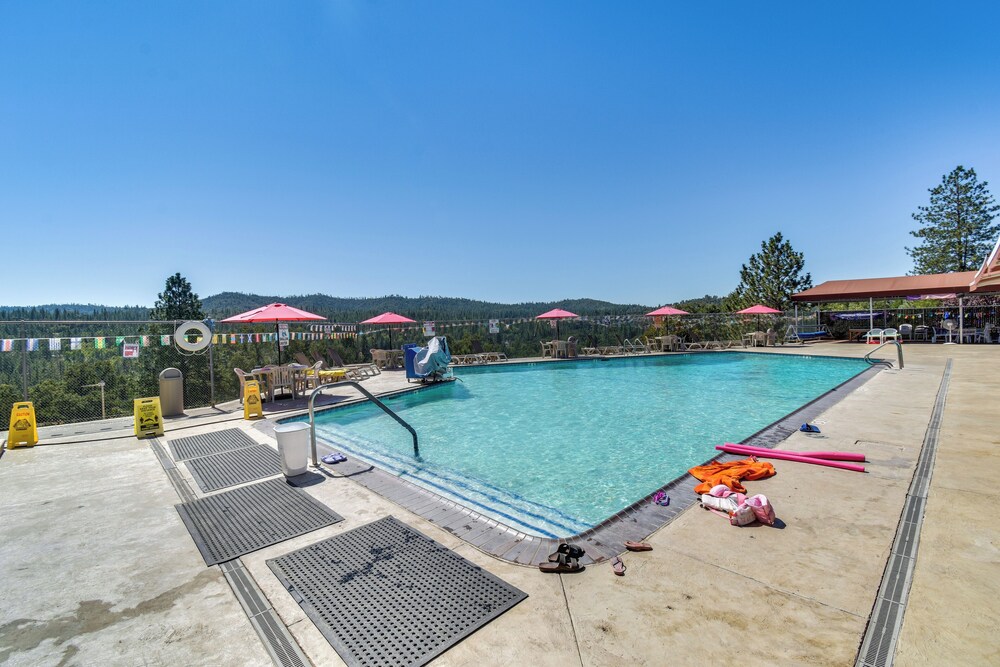 Lake Access, Fire Pit: Scenic Groveland Cottage!