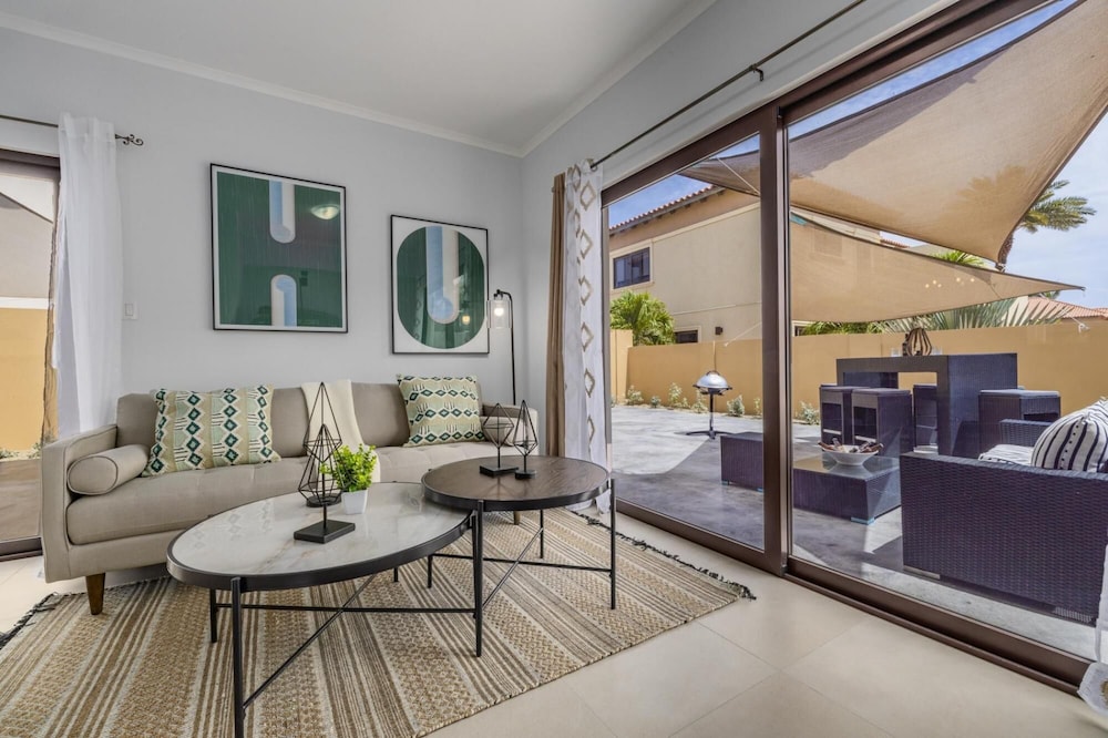 NEW Modern 2 Bedroom Townhome Gold Coast