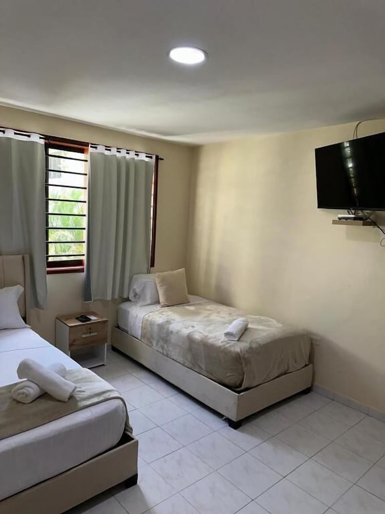 HOTEL LADYMAR