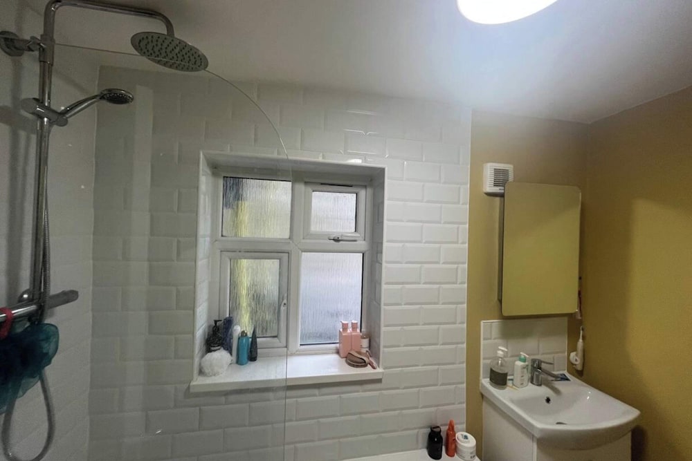 Characterful 1BD Flat w/ Private Gym - Brockley