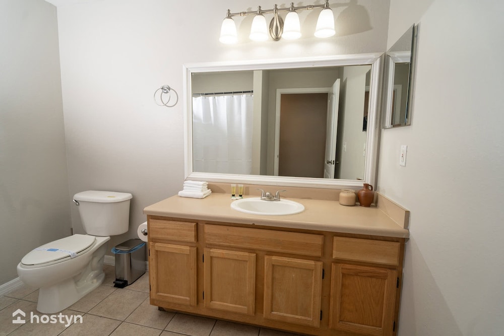 Magical Themed 3BR Townhouse Near the Parks