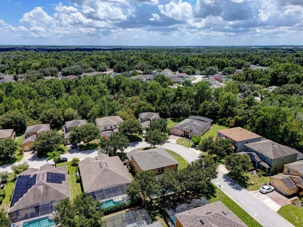 Spacious 6br Villa W/ Private Pool near Disney 6 Bedroom Villa