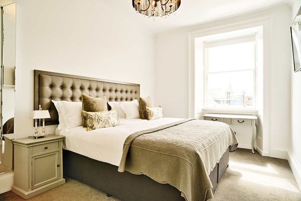 JOIVY Luxury George Street Apartments: Forth Suite