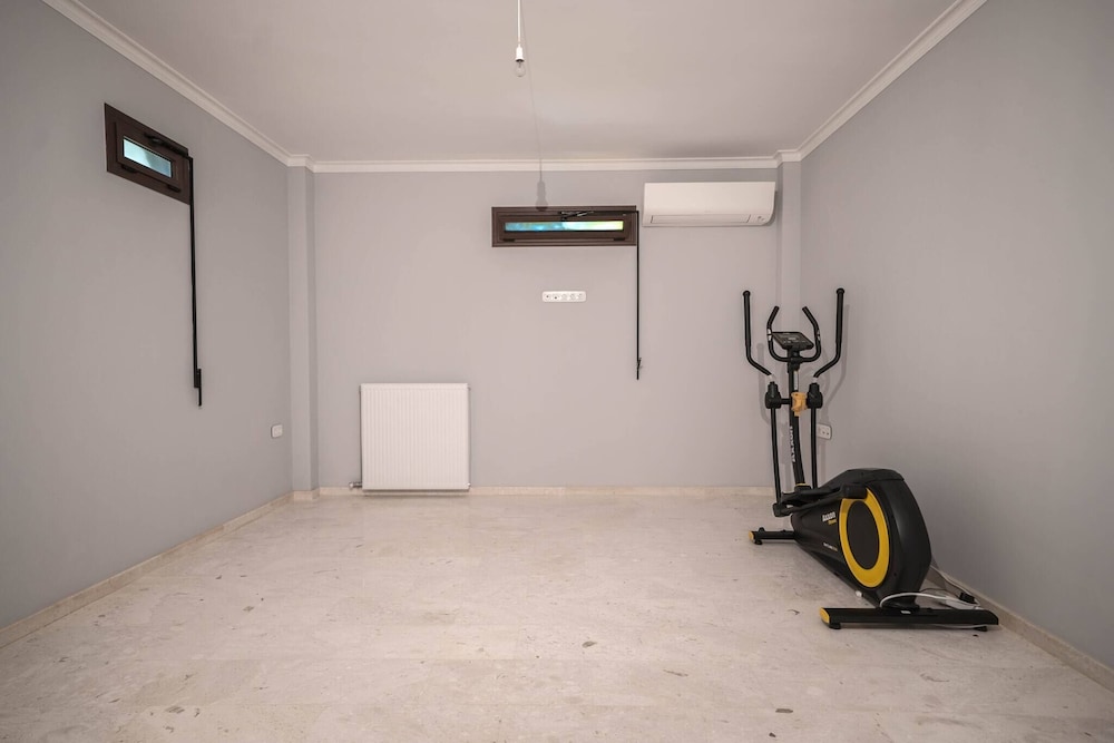 Karyo Villa,- 4bd, 3min On Foot From The Beach!