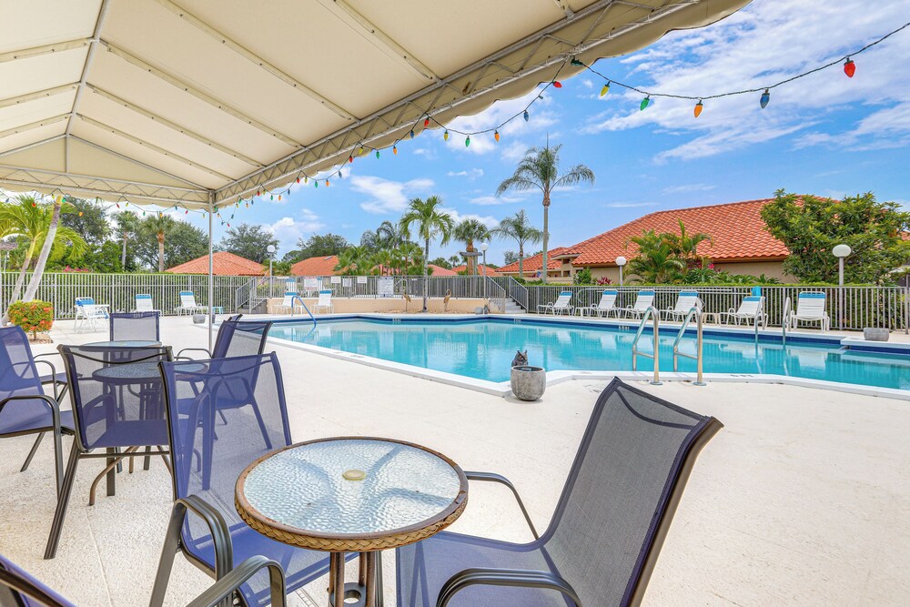 8 Mi to Stuart Beach: Home w/ Pool Access!
