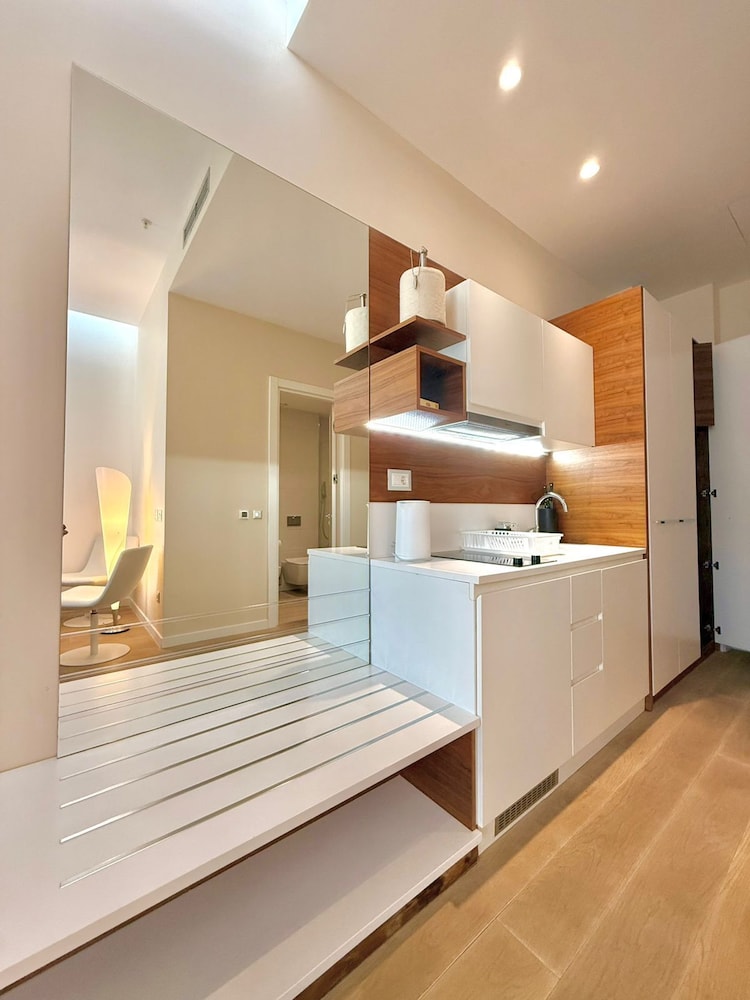 Condo Studio Plaza