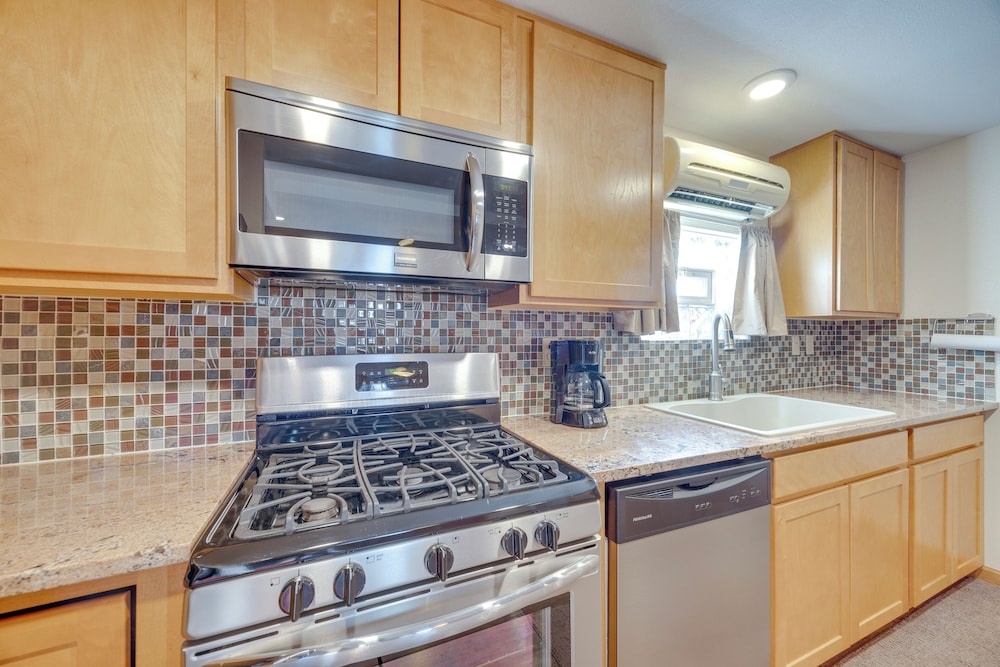 Pikes Peak Mountain Views: Manitou Springs Apt