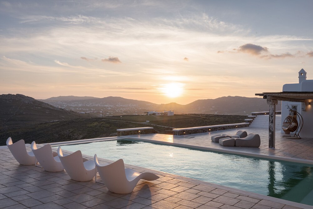 Mykonian Icon Villa