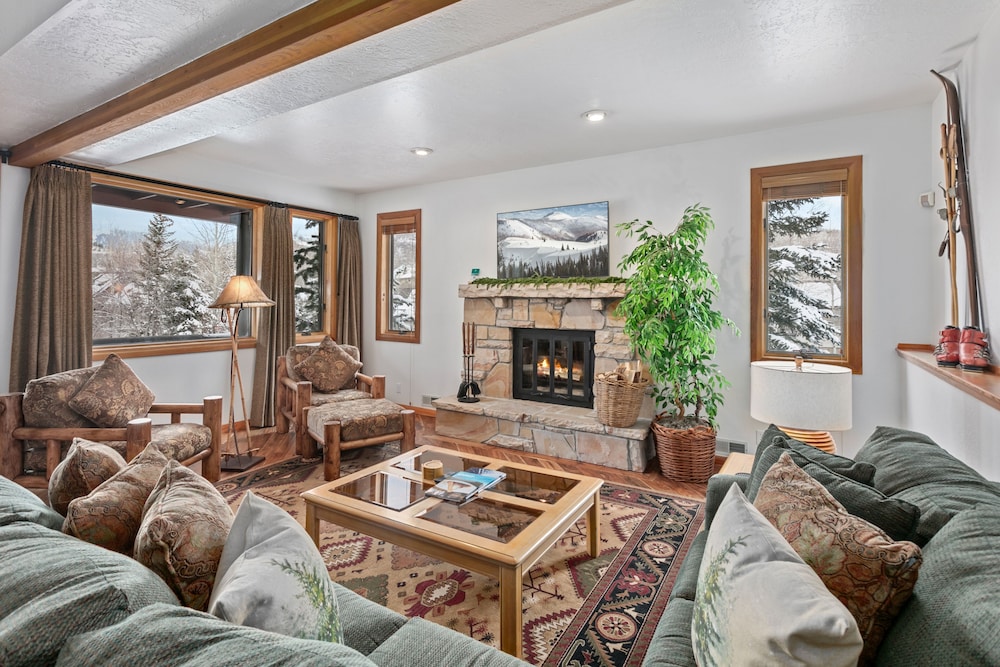 Queen Esther Drive Home at Deer Valley Resort - 4 Bedroom Home with Hot Tub #2436 4 Condo