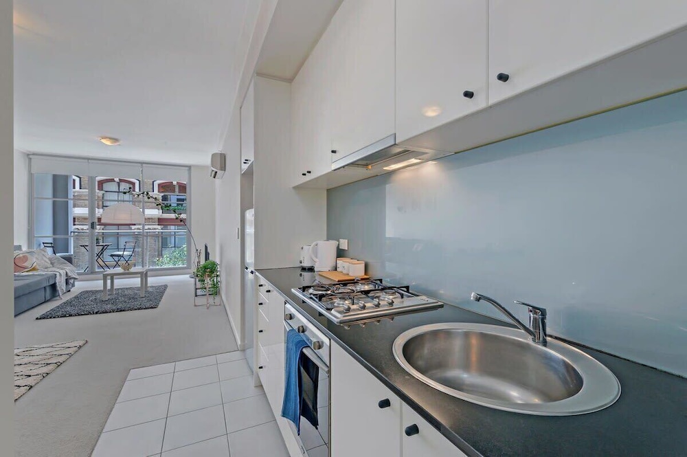 A Comfy & Modern Studio Near Darling Harbour