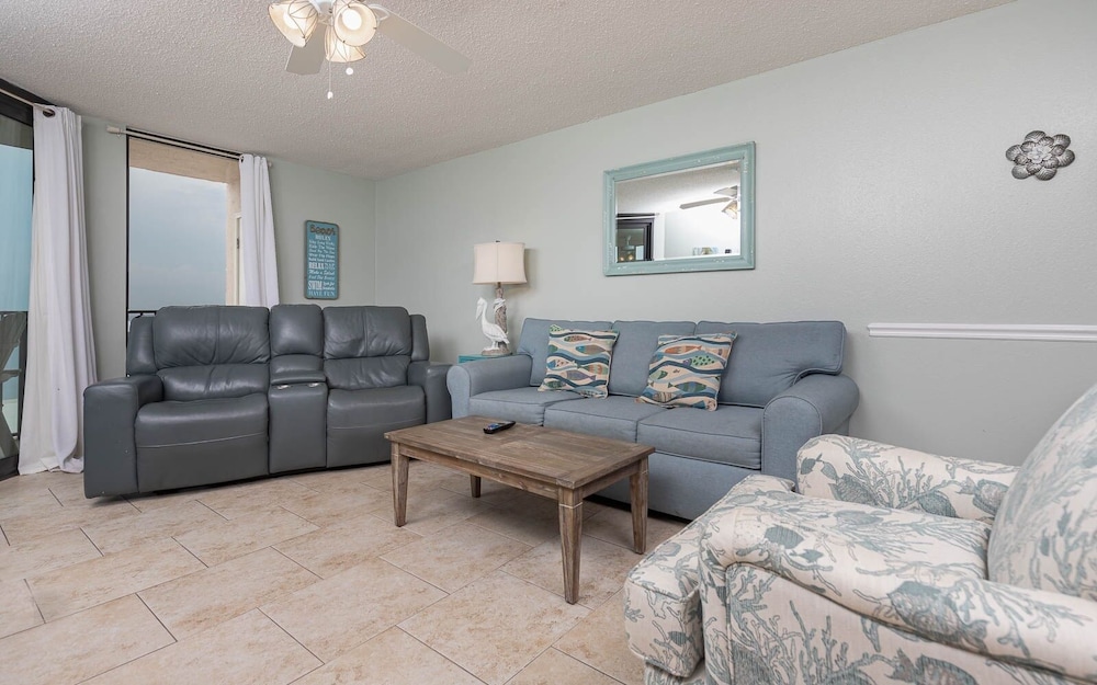 Phoenix East 2 2064 2 Bedroom Condo
