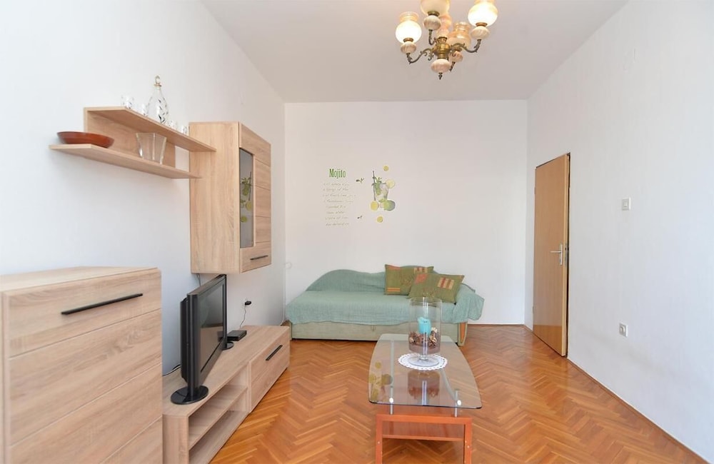 Cozy Apartment in Peroj With Terrace