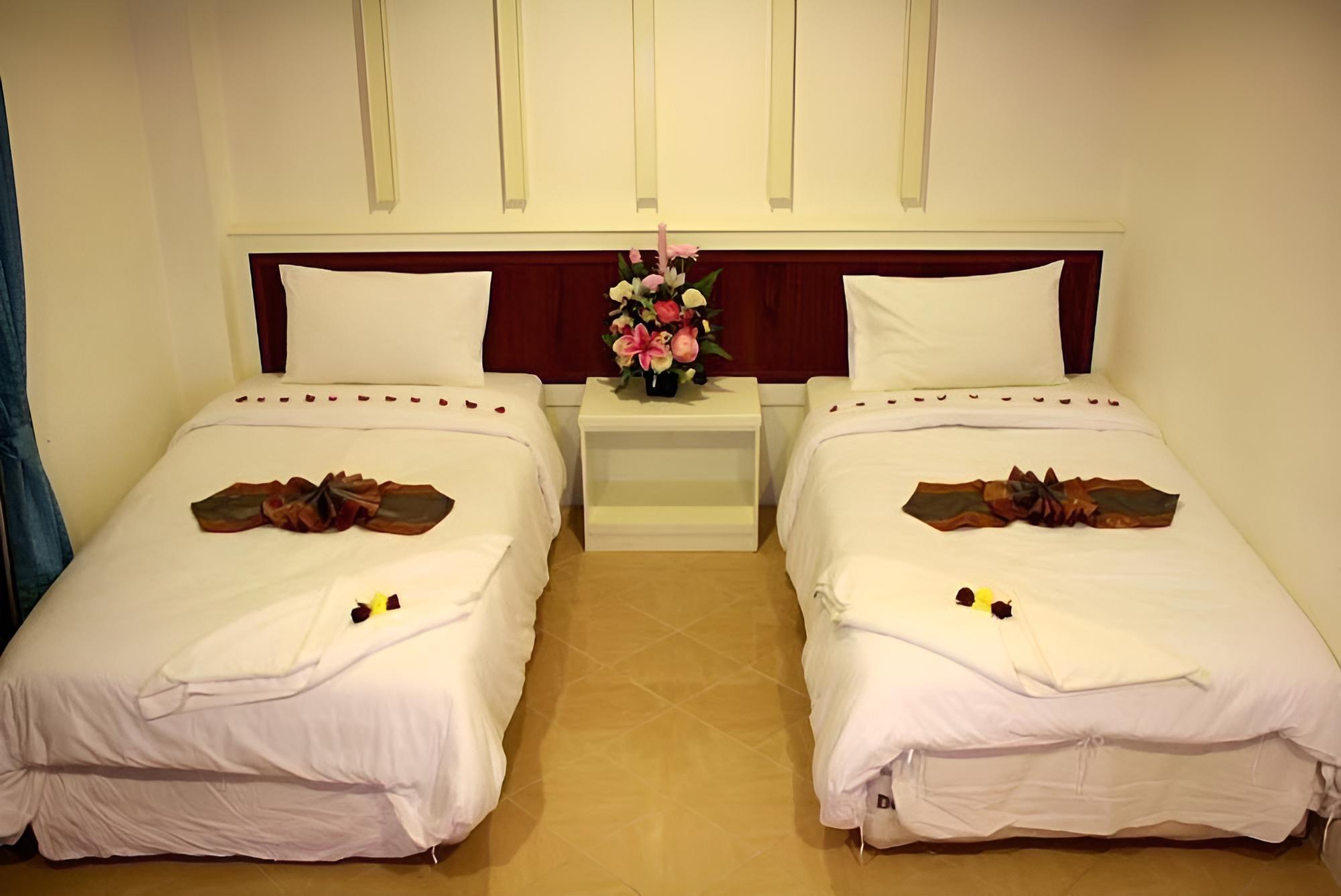 Triple Rund Place Hotel