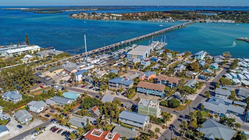 Anna Maria Island Runaway Tropical Dream view 3