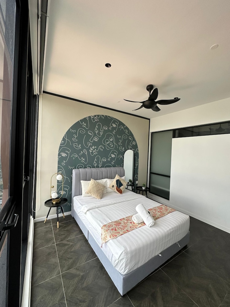 Scarletz Suites KLCC by Azure Heaven