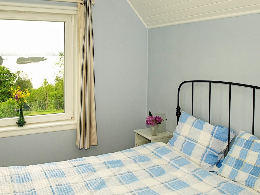 6 Person Holiday Home in Lonevag-by Traum view 4