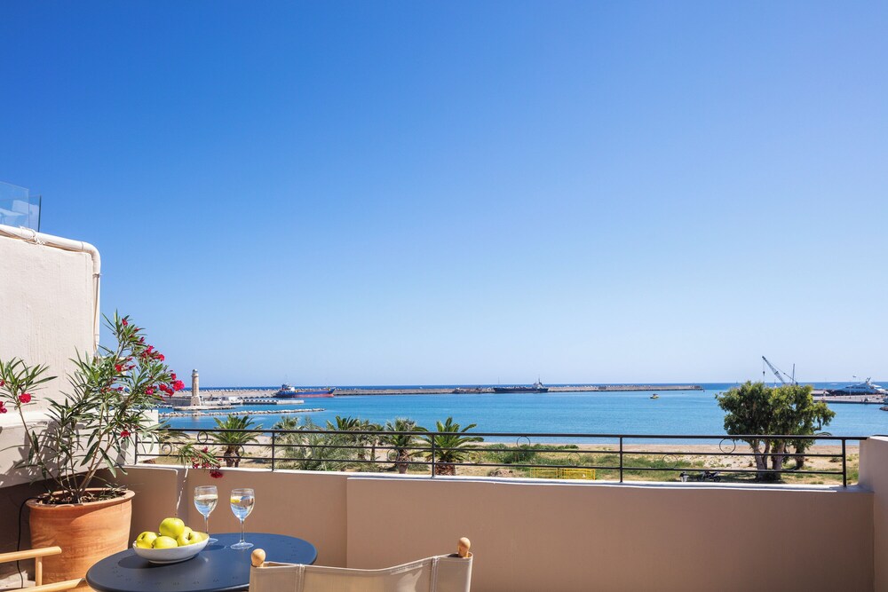 seafront cozy suite for 2 in Rethymno