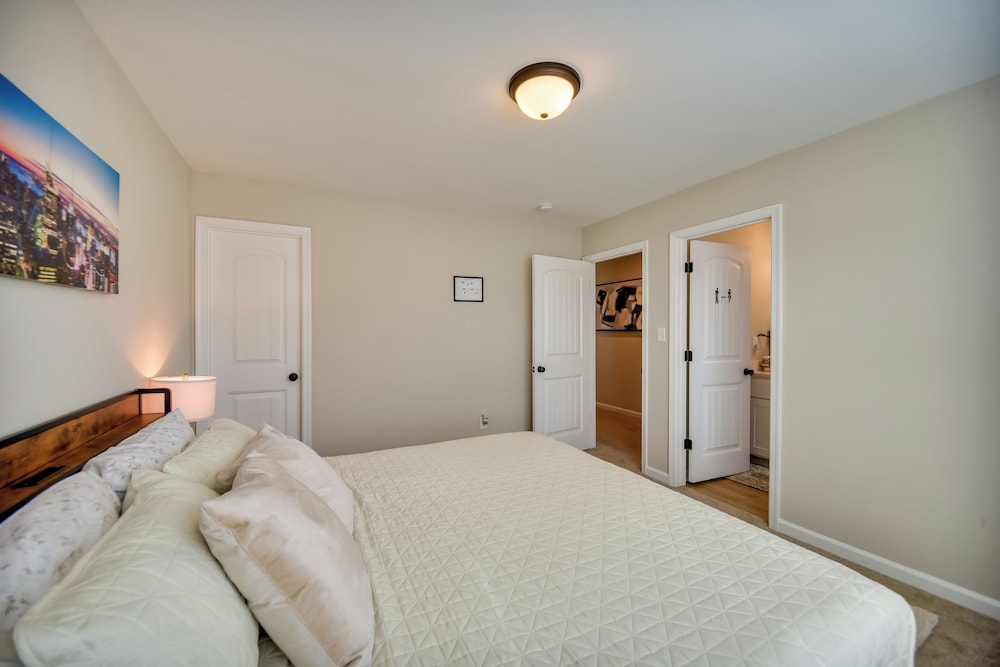 Walk to Beach: Group Getaway in Coastal Virginia